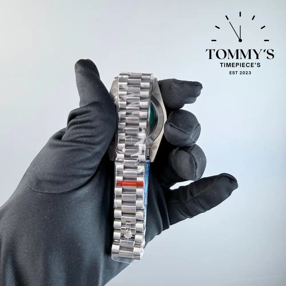 AAA+ Day Date, (228239-0002) 40mm Dark Rhodium Stripe Motif Dial-Presidential Bracelet (Fluted Bezel) - Image 4