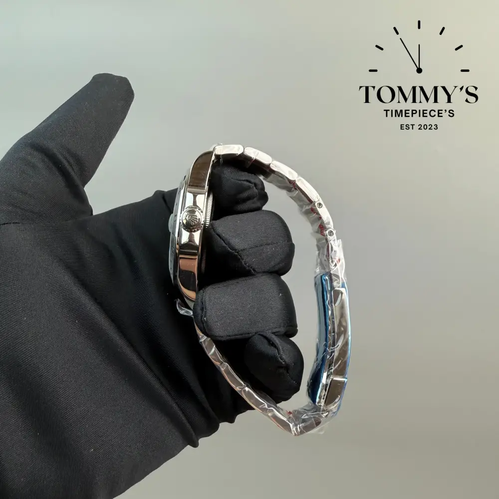 AAA+ Explorer 2, (226570) 42mm Black Dial-Oyster Bracelet (Silver-Colored Bezel) - Image 3