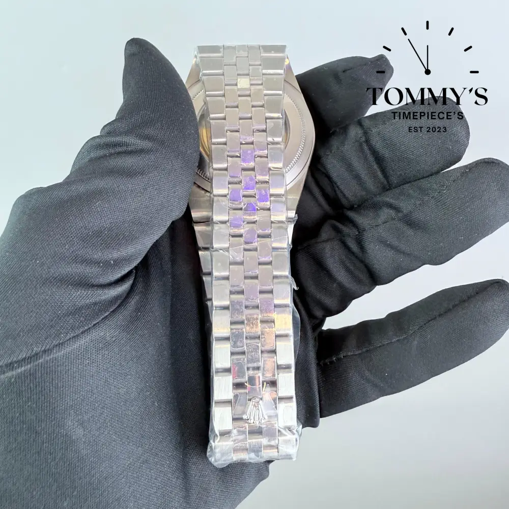 AAA+ Land Dweller, (127334) 40mm White Dial-Flat Jubilee Bracelet (Fluted Bezel) - Image 4