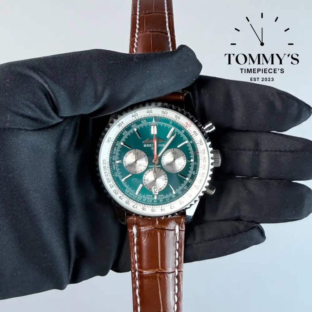 AAA+ Navitimer B01 Chronograph Cathay Pacific, 43mm Green Dial - Leather Strap (Stainless Steel)