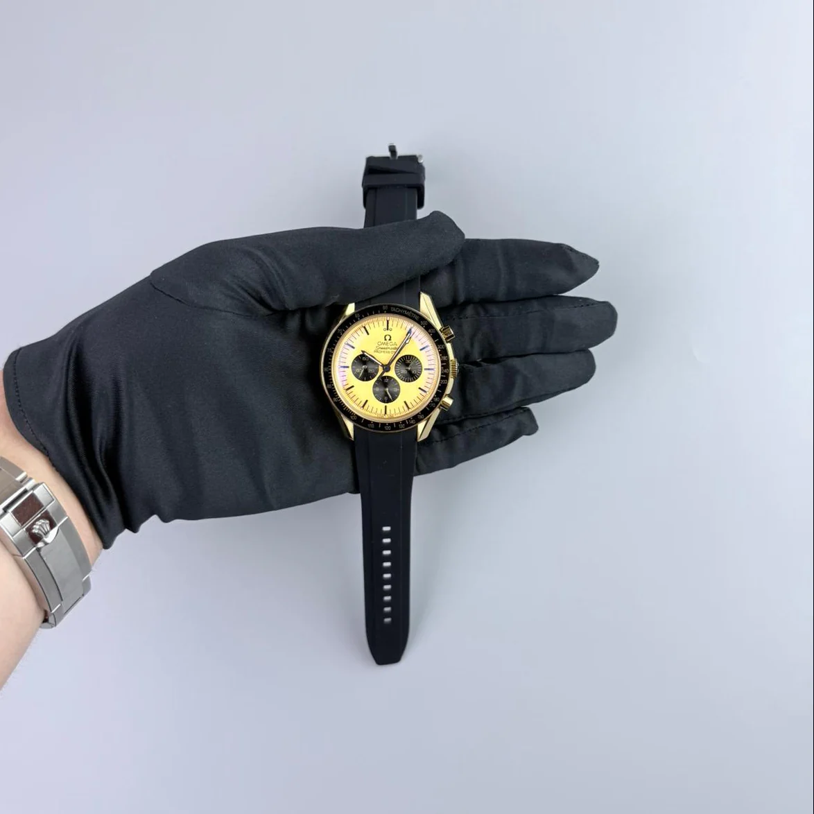 AAA+ Speedmaster Moonwatch Professional Co-Axial Master Chronometer, 42mm Yellow Gold Dial-Rubber Strap (Black Bezel)