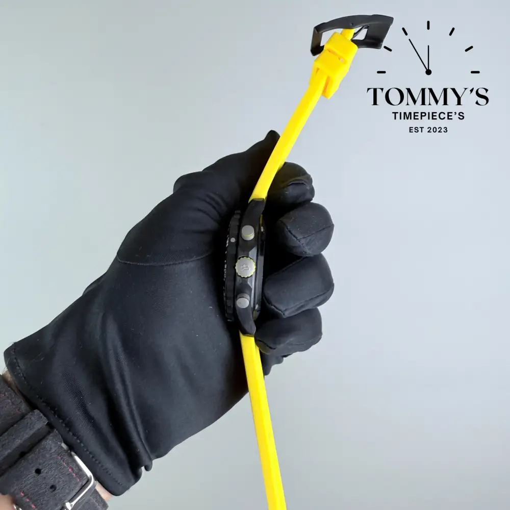 Clone Endurance Pro, 44mm Black Dial-Yellow Rubber Strap (Black Bezel) - Image 3